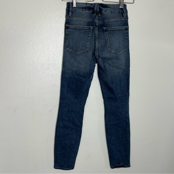 Good American Good Legs Crop Sz 00/35 distressed - Picture 7 of 9